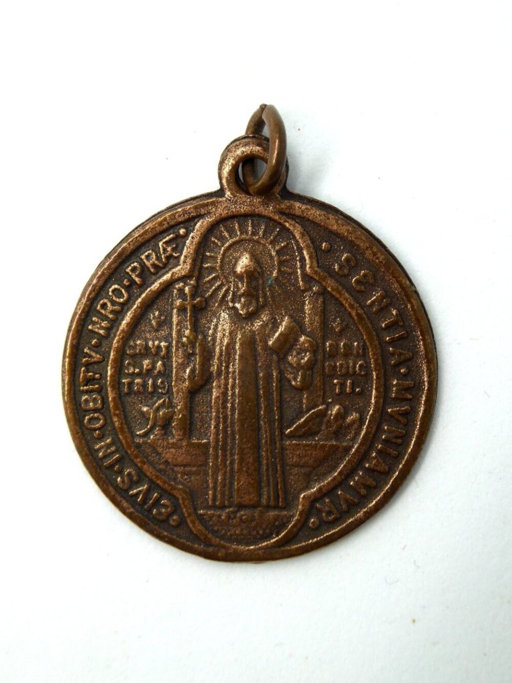 VINTAGE 1” SAINT BENEDICT CHRISTIAN RELIGIOUS MEDAL MEDALLION PENDANT ITALY